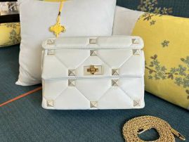 Picture of Valentino Lady Handbags _SKUfw146057441fw